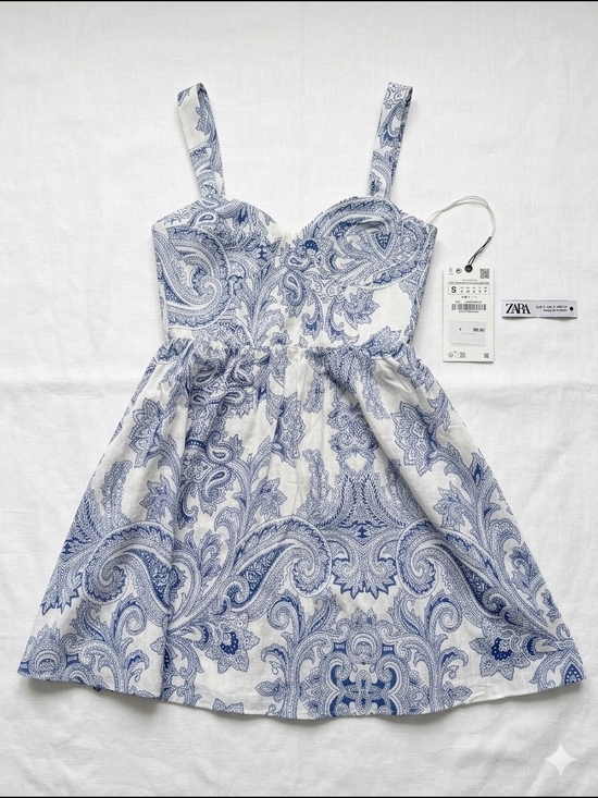 Zara Dresses & Skirts - Zara White and Blue Paisley Sweetheart Mini Dress